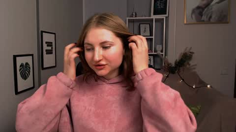 Julia  online show from December 5, 5:06 pm