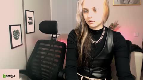 Julia  online show from December 6, 10:49 am