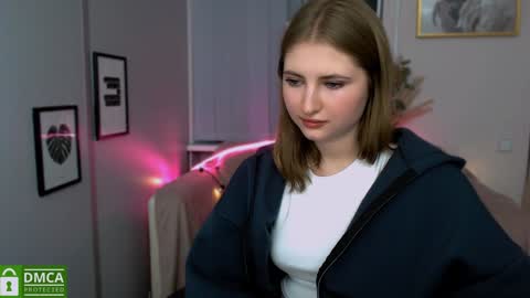 Julia  online show from December 7, 1:18 pm