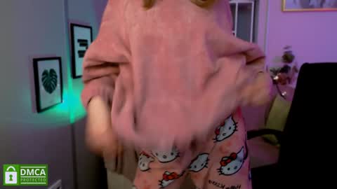 Julia  online show from December 14, 1:38 pm