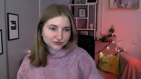 Julia  online show from December 15, 8:36 pm