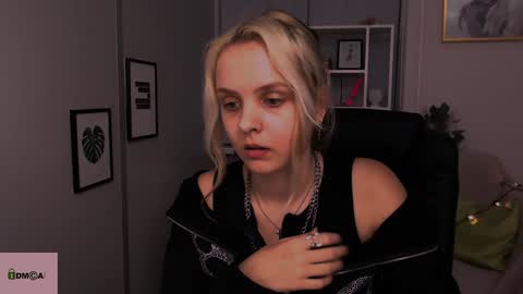 Julia  online show from January 8, 2:03 pm