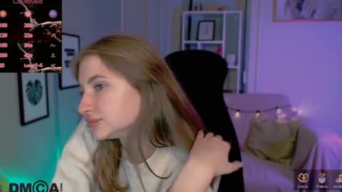 Julia  online show from January 24, 9:05 pm