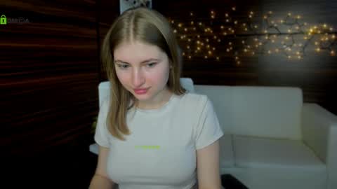 Julia  online show from January 31, 9:37 pm