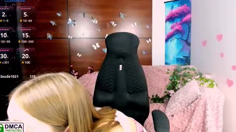 Julia  online show from February 22, 1:46 pm