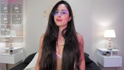 J U L IA   M A R T I N E Z online show from January 14, 11:31 am