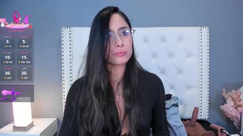 J U L IA   M A R T I N E Z online show from September 22, 11:34 am