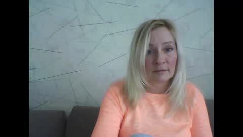 Snapshot of julia_mee chatting on November 18, 7:57 am Julia mee online show from November 18, 7:57 am