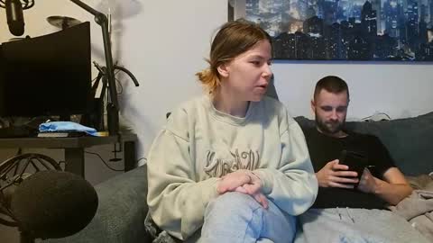 julia_official online show from February 17, 9:08 pm