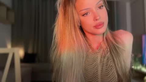 Julia R Le online show from October 25, 4:57 pm