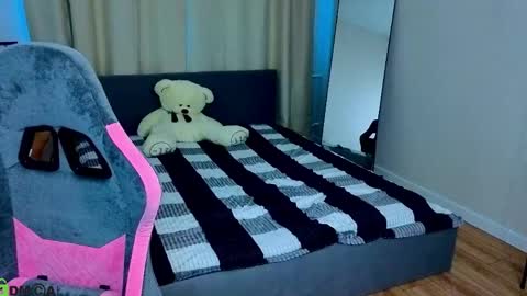 Julia Shyy online show from June 2, 1:51 am