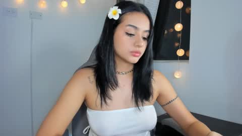 Snapshot of julia_strauns chatting on December 3, 5:53 am julia_strauns online show from December 3, 5:53 am
