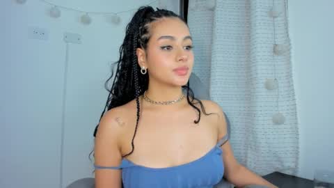 Snapshot of julia_strauns chatting on January 2, 8:06 am julia_strauns online show from January 2, 8:06 am