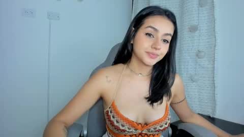 Snapshot of julia_strauns chatting on February 12, 8:38 am julia_strauns online show from February 12, 8:38 am