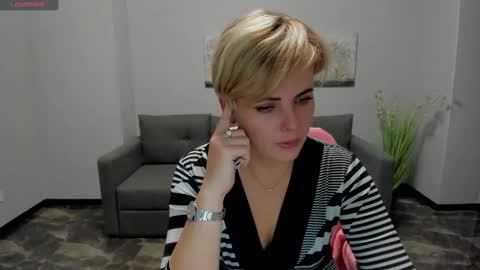 Snapshot of julia_wilsons chatting on December 12, 5:26 pm Julia online show from December 12, 5:26 pm