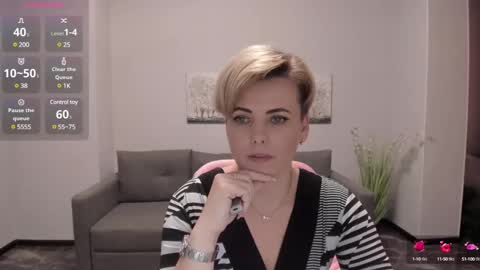 Snapshot of julia_wilsons chatting on December 13, 10:41 am Julia online show from December 13, 10:41 am