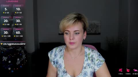 Snapshot of julia_wilsons chatting on December 17, 1:05 pm Julia online show from December 17, 1:05 pm