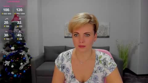 Snapshot of julia_wilsons chatting on December 18, 6:53 am Julia online show from December 18, 6:53 am