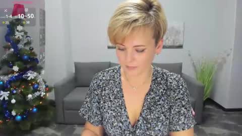 Snapshot of julia_wilsons chatting on December 22, 3:55 pm Julia online show from December 22, 3:55 pm