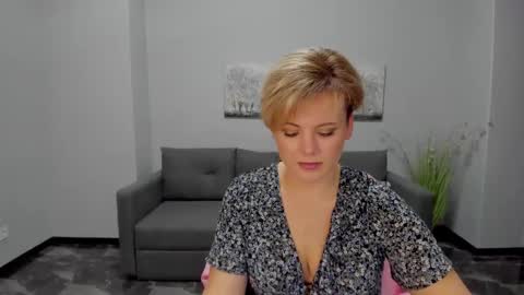 Snapshot of julia_wilsons chatting on January 28, 9:51 am Julia online show from January 28, 9:51 am