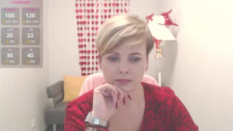 Snapshot of julia_wilsons chatting on February 10, 1:22 pm Julia online show from February 10, 1:22 pm