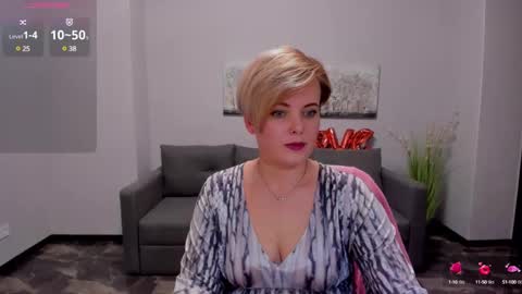 Snapshot of julia_wilsons chatting on February 17, 12:48 pm Julia online show from February 17, 12:48 pm
