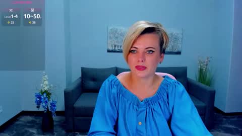 Snapshot of julia_wilsons chatting on September 19, 6:15 am Julia online show from September 19, 6:15 am