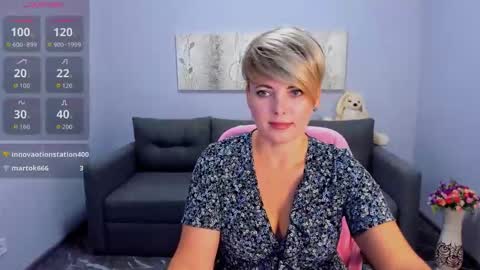 Snapshot of julia_wilsons chatting on October 1, 6:08 am Julia online show from October 1, 6:08 am