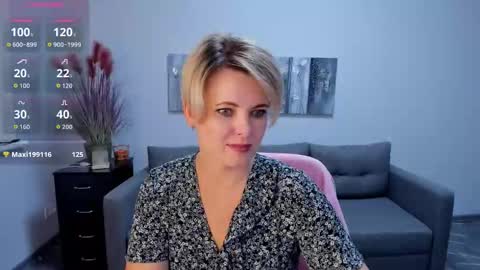Snapshot of julia_wilsons chatting on October 4, 5:27 am Julia online show from October 4, 5:27 am