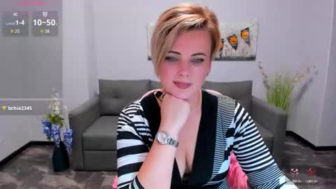 Snapshot of julia_wilsons chatting on November 5, 1:00 pm Julia online show from November 5, 1:00 pm
