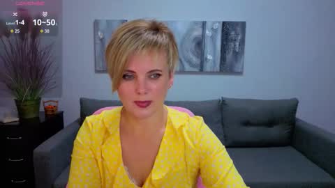 Snapshot of julia_wilsons chatting on November 15, 6:44 am Julia online show from November 15, 6:44 am