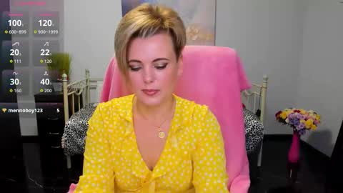 Snapshot of julia_wilsons chatting on November 29, 6:49 am Julia online show from November 29, 6:49 am