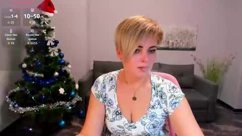 Snapshot of julia_wilsons chatting on December 15, 1:04 pm Julia online show from December 15, 1:04 pm