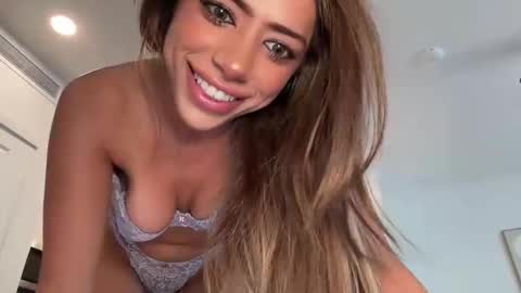 Julia Brooks online show from November 18, 8:57 pm