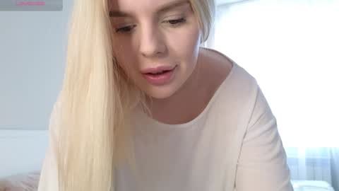 Snapshot of juliacontrol chatting on January 3, 6:22 am Molly online show from January 3, 6:22 am