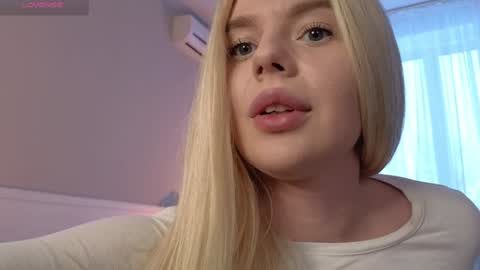 Snapshot of juliacontrol chatting on January 5, 6:24 am Molly online show from January 5, 6:24 am