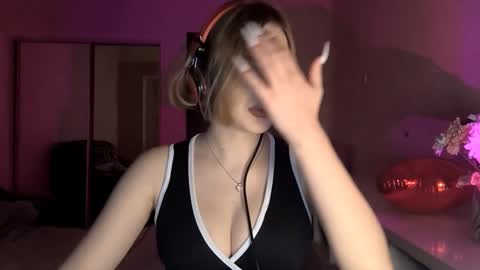 Snapshot of juliahupman chatting on February 17, 6:25 pm Kate online show from February 17, 6:25 pm