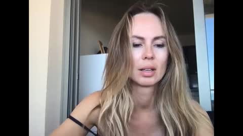 julialemilf online show from May 20, 10:21 am