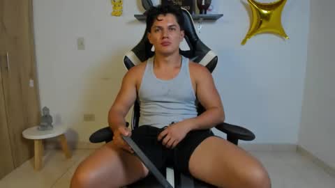 julian_wallace online show from January 10, 9:30 pm