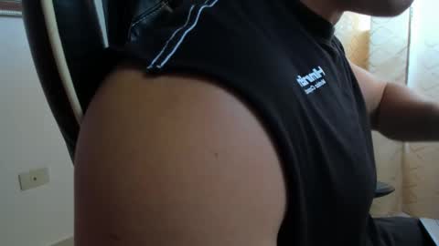 julian_wallace online show from February 10, 9:52 pm