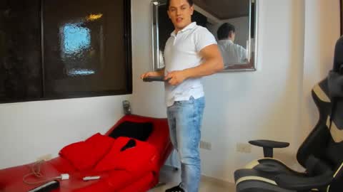 julian_wallace online show from February 22, 9:46 pm