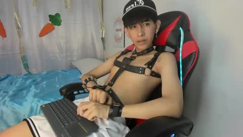 Julian online show from April 17, 7:39 pm