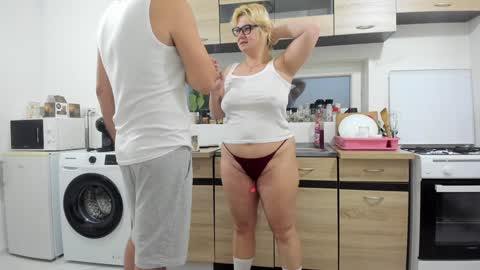 Snapshot of juliana35 chatting on December 14, 5:07 am juliana35 online show from December 14, 5:07 am