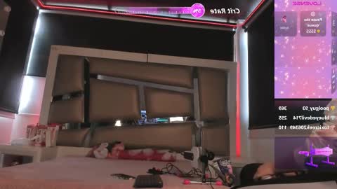 juliana_js_ online show from October 23, 12:26 pm