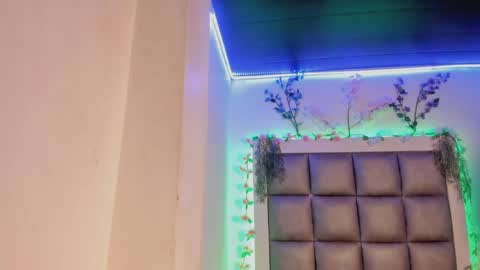 juliana_js_ online show from April 13, 4:07 am