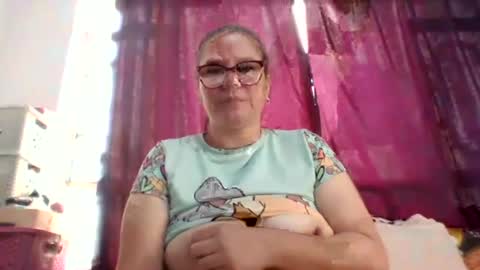 julianaputa online show from June 19, 1:59 pm