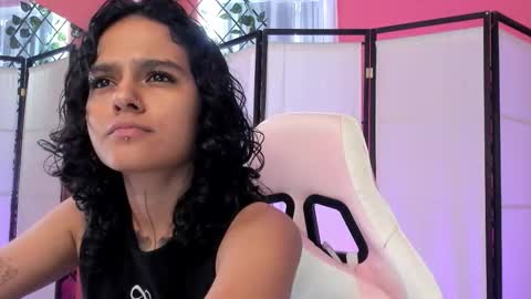 julianne_7 online show from February 10, 8:24 pm