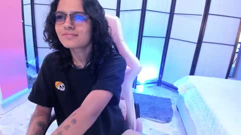 julianne_7 online show from February 17, 8:26 pm