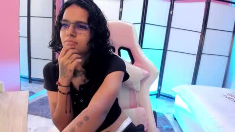 julianne_7 online show from February 28, 8:32 pm