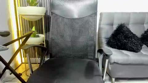 Snapshot of juliansexxx16 chatting on December 4, 11:24 pm Julian online show from December 4, 11:24 pm